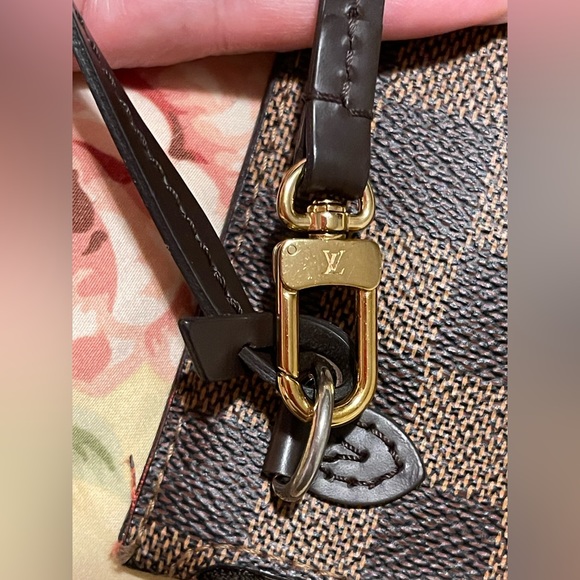⛔️SOLD⛔️Authentic Louis Vuitton Neverfull Pochette Wristlet Damier Ebene - Picture 9 of 16